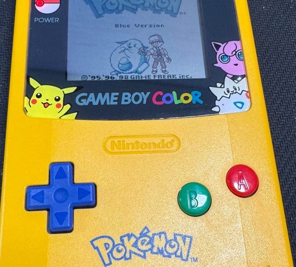 Glückspilz ergattert seltenen Pikachu-GBC zum Spottpreis, weil Verkäufer glaubt, der Ton sei defekt – Dabei hat er nur vergessen, am Sound-Regler zu drehen